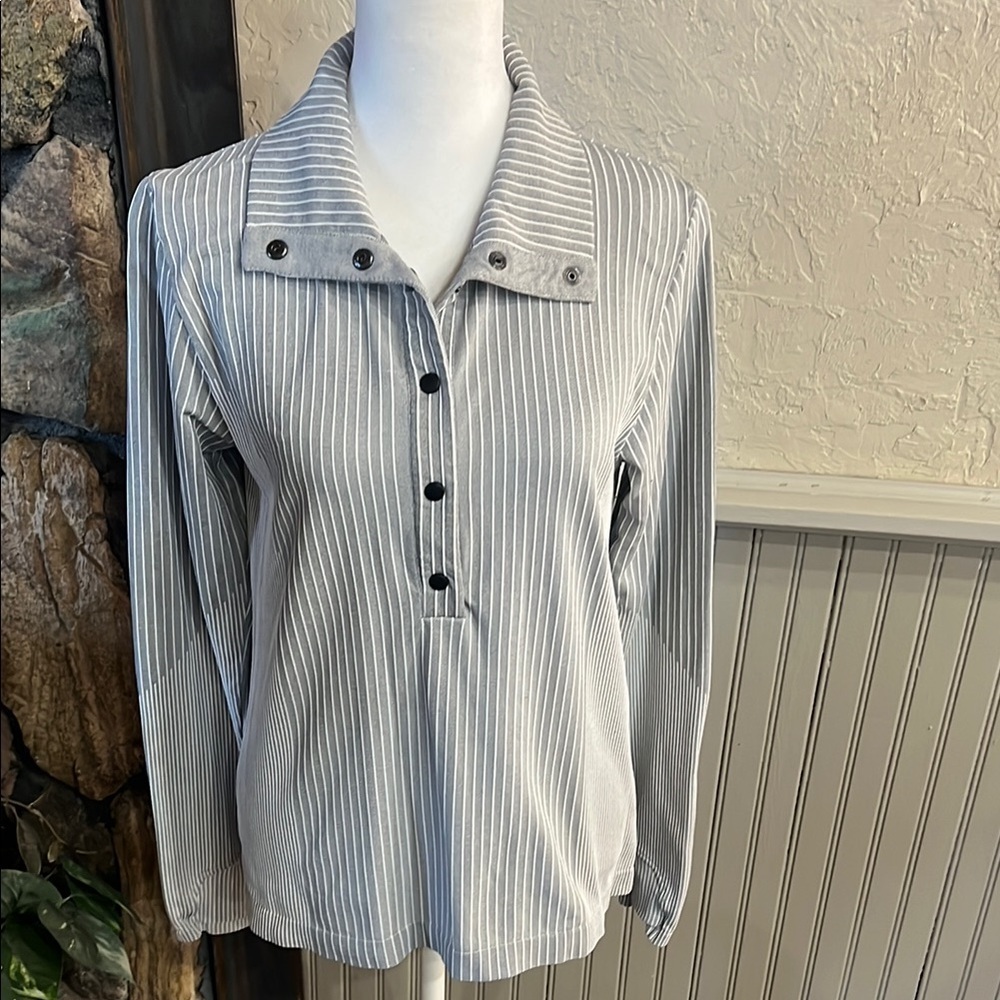 Athleta Gray Polo Collar Long Sleeve Button Down Shirt